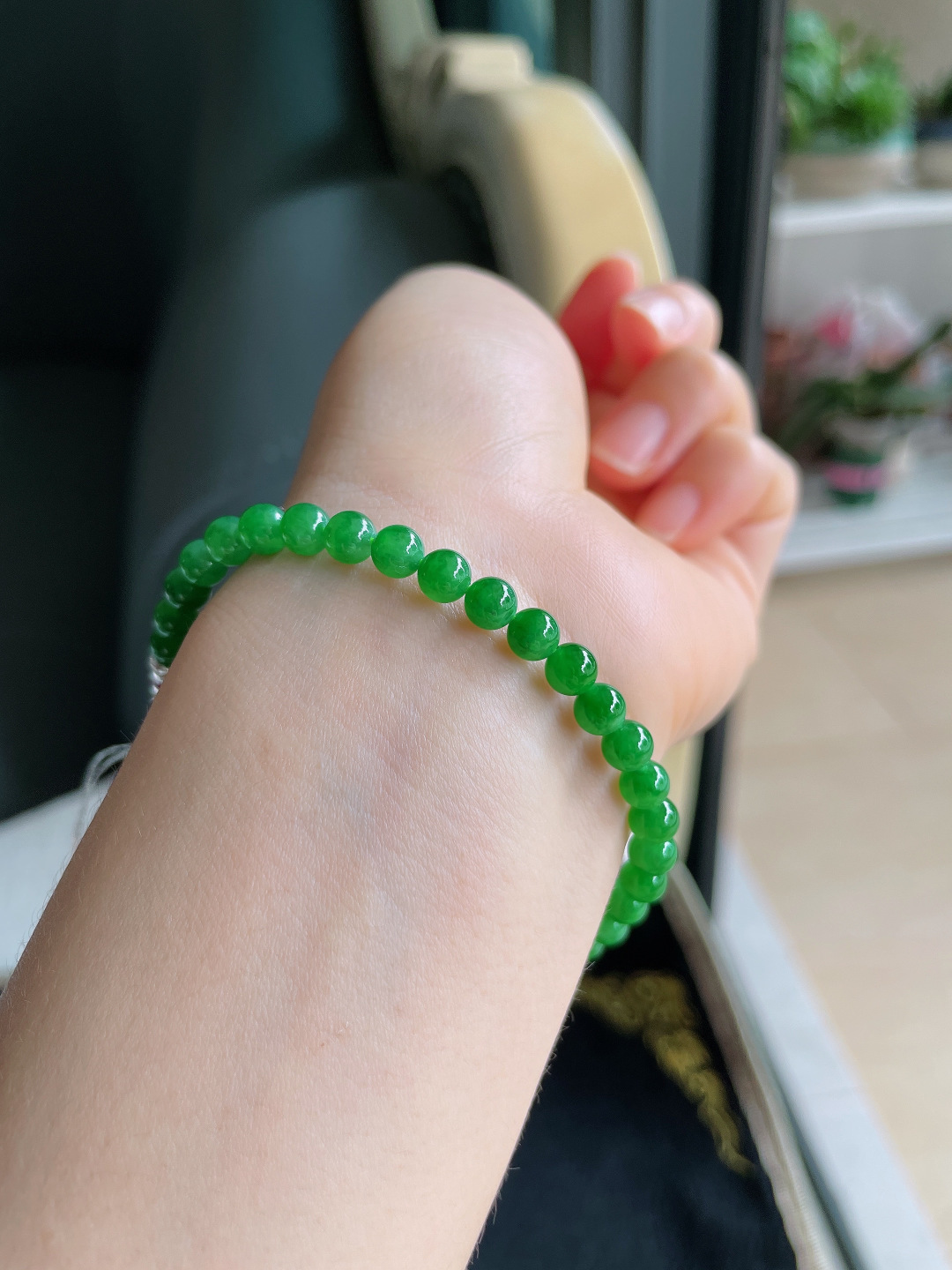 ️，缅甸天然翡翠A货，冰满绿辣绿手串，尺寸：5.1mm。【编4255】