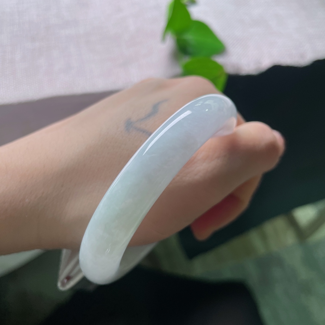56/11.5/8.6，白底正圈，贵气，甜美，优雅，无裂，冰清玉洁，一点棉纹，55872a