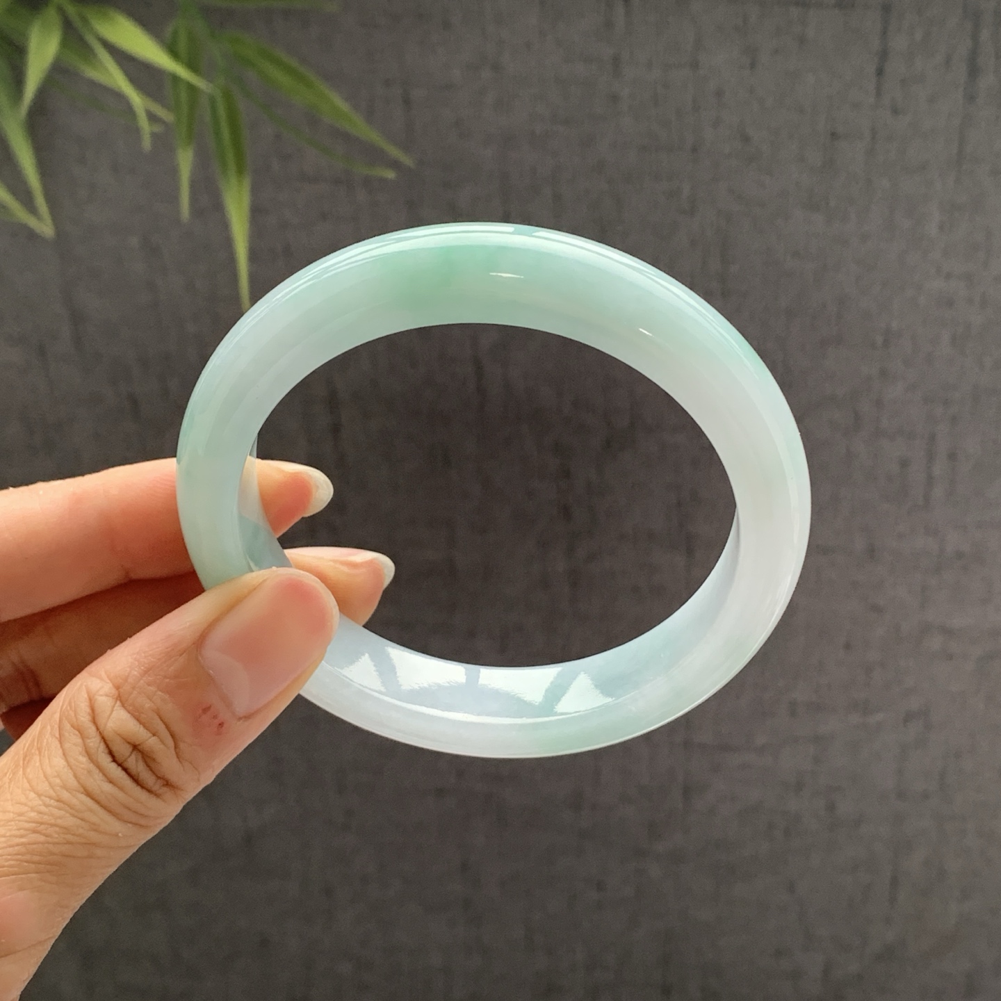 070705GX 飘绿花正圈翡翠手镯 57-11.5-8.4