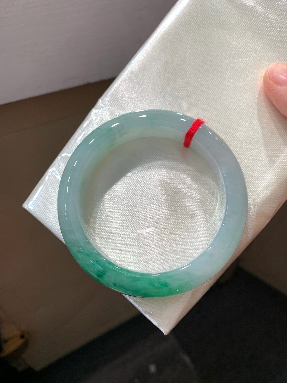 尺寸55/12.6/9.0，带色手镯
水润细腻 清新甜美