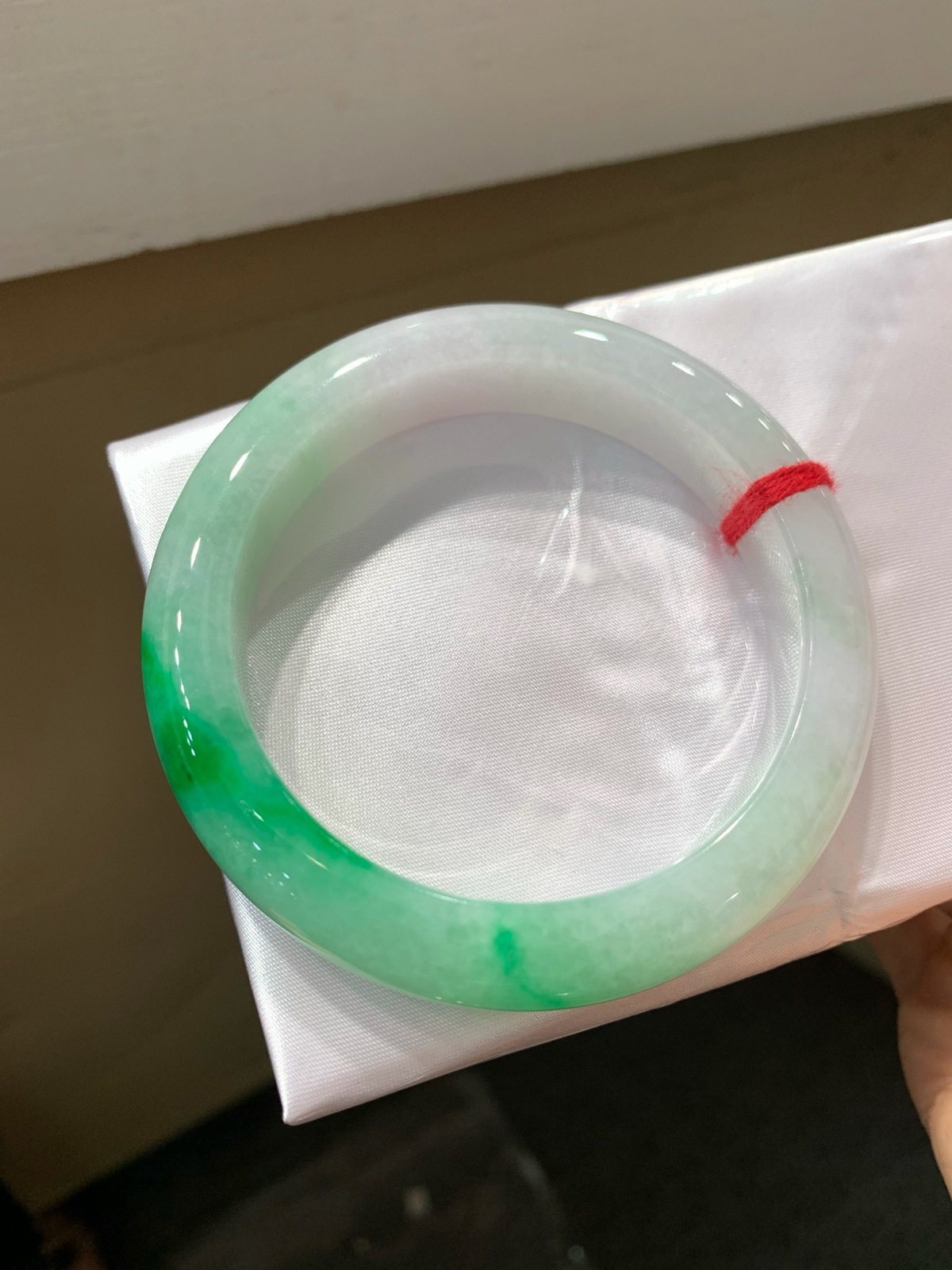 尺寸57/12.7/9.1，带色手镯
水润细腻 有种有色