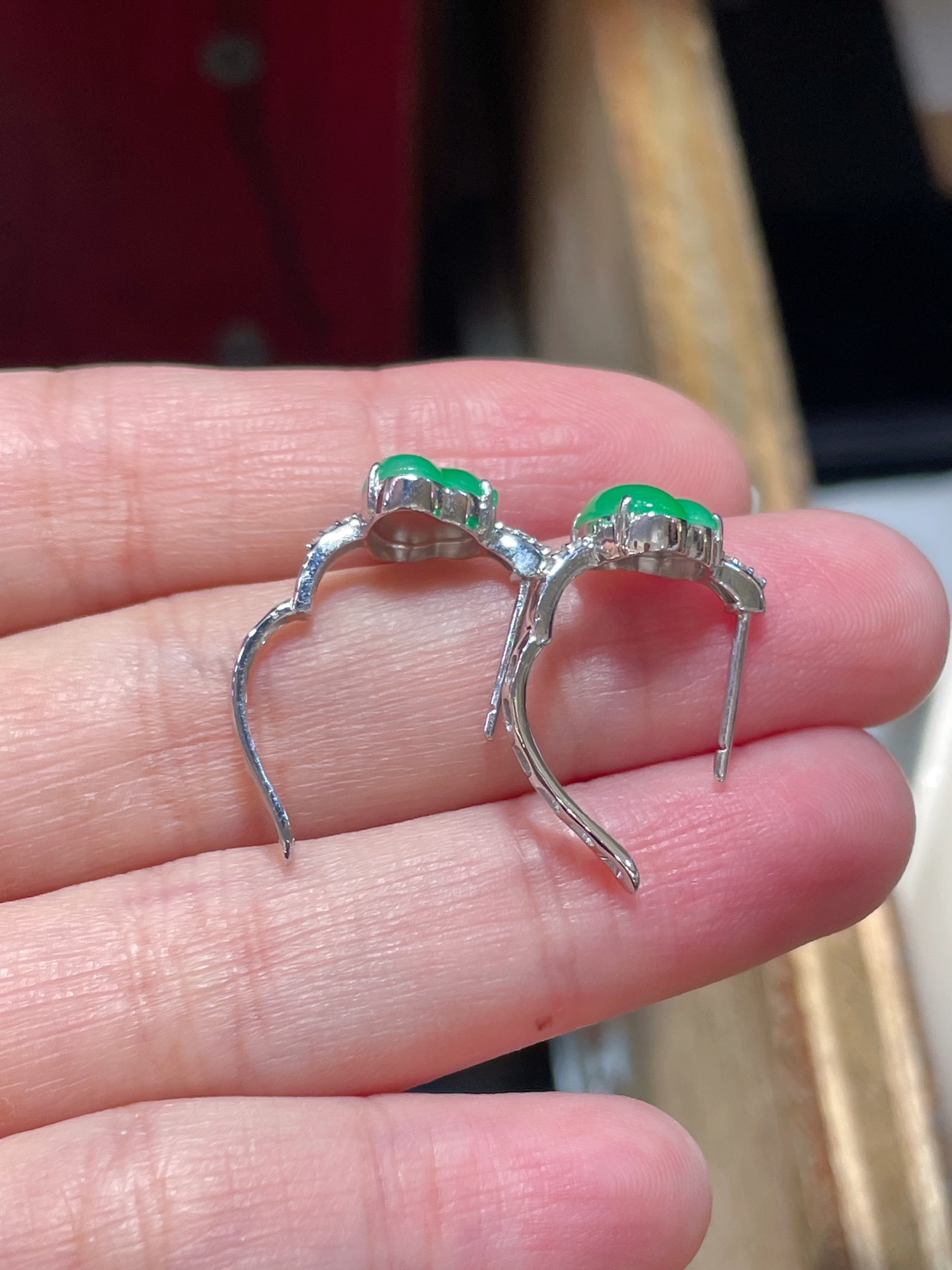 ️ 性比 精品翡翠葫芦耳钉，满色水头足 这款很精致 18k真金真钻镶嵌，料子饱满细腻 种水，8.1-8.8-3
