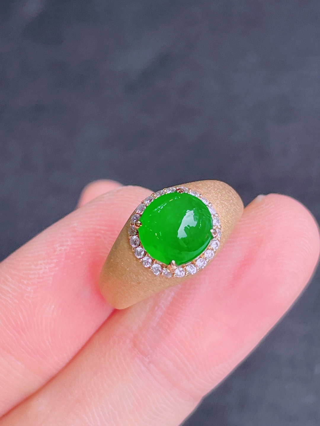 ️高冰绿蛋面戒指 晶莹剔透，新颖时尚，无裂，8-4