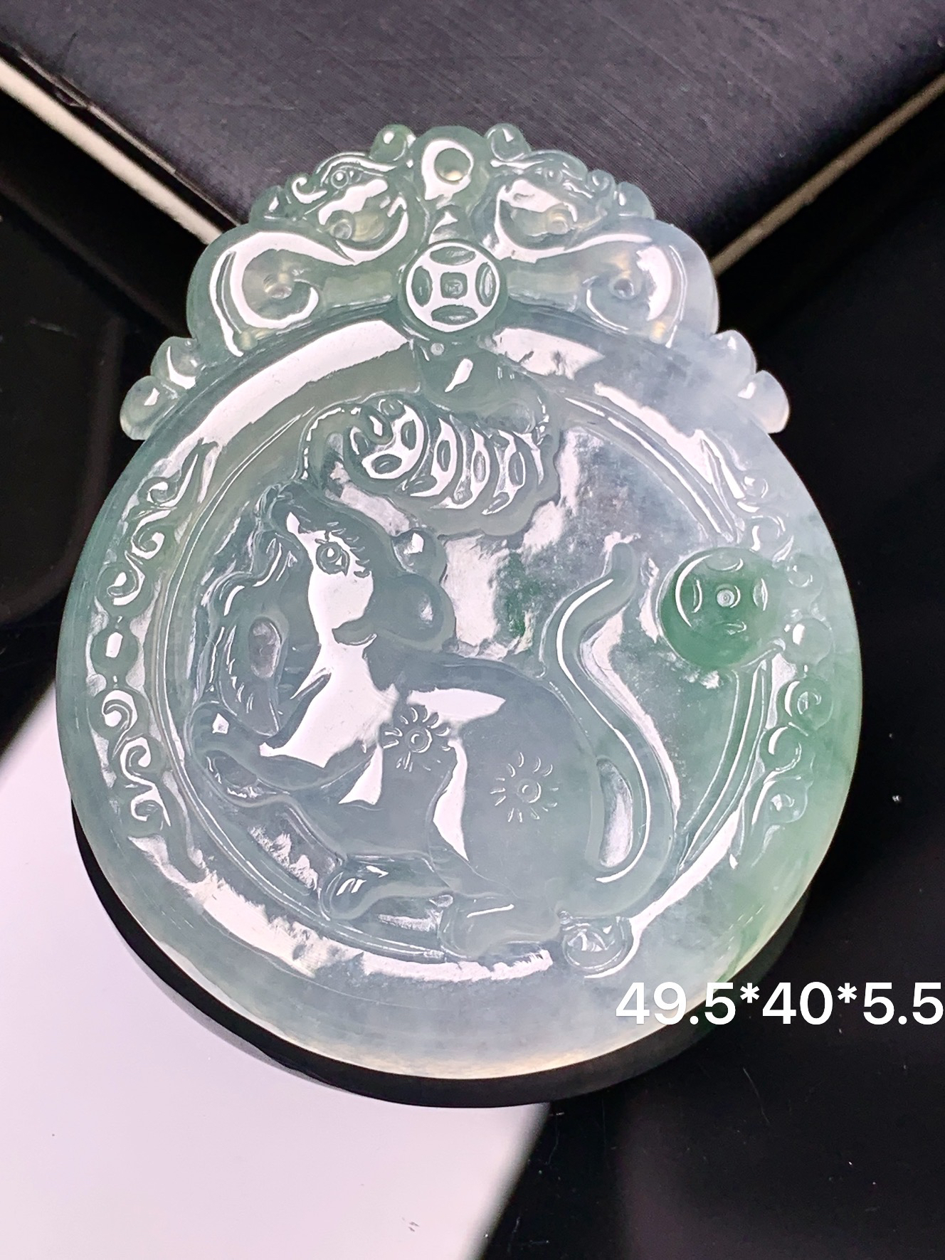 飘绿生肖鼠吊坠 玉质细腻 色泽艳丽清新 整体尺寸49.5*40*5.5 b2