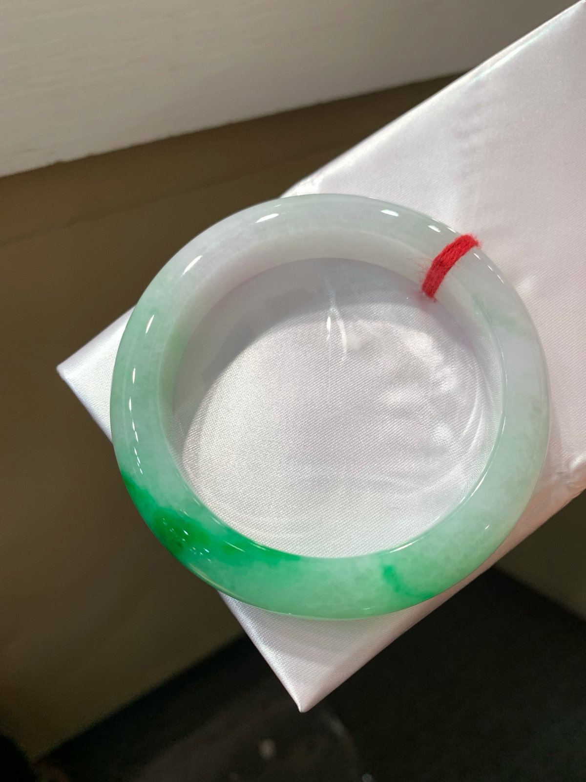 尺寸57/12.7/9.1，带色手镯
水润细腻 有种有色