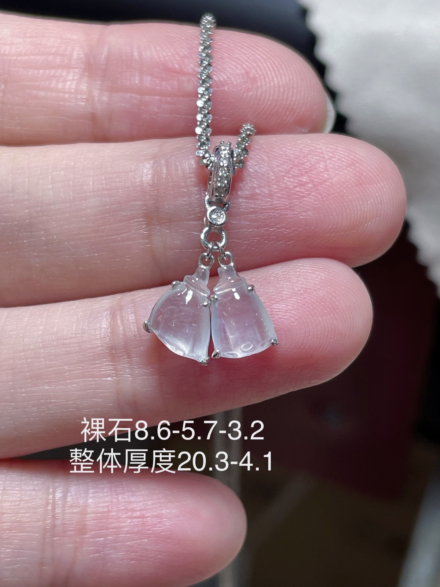️ 翡翠莲蓬吊坠扣，种水好好 裸石很饱满，专挑好品相，18k镶嵌，8.6-5.7-3.2