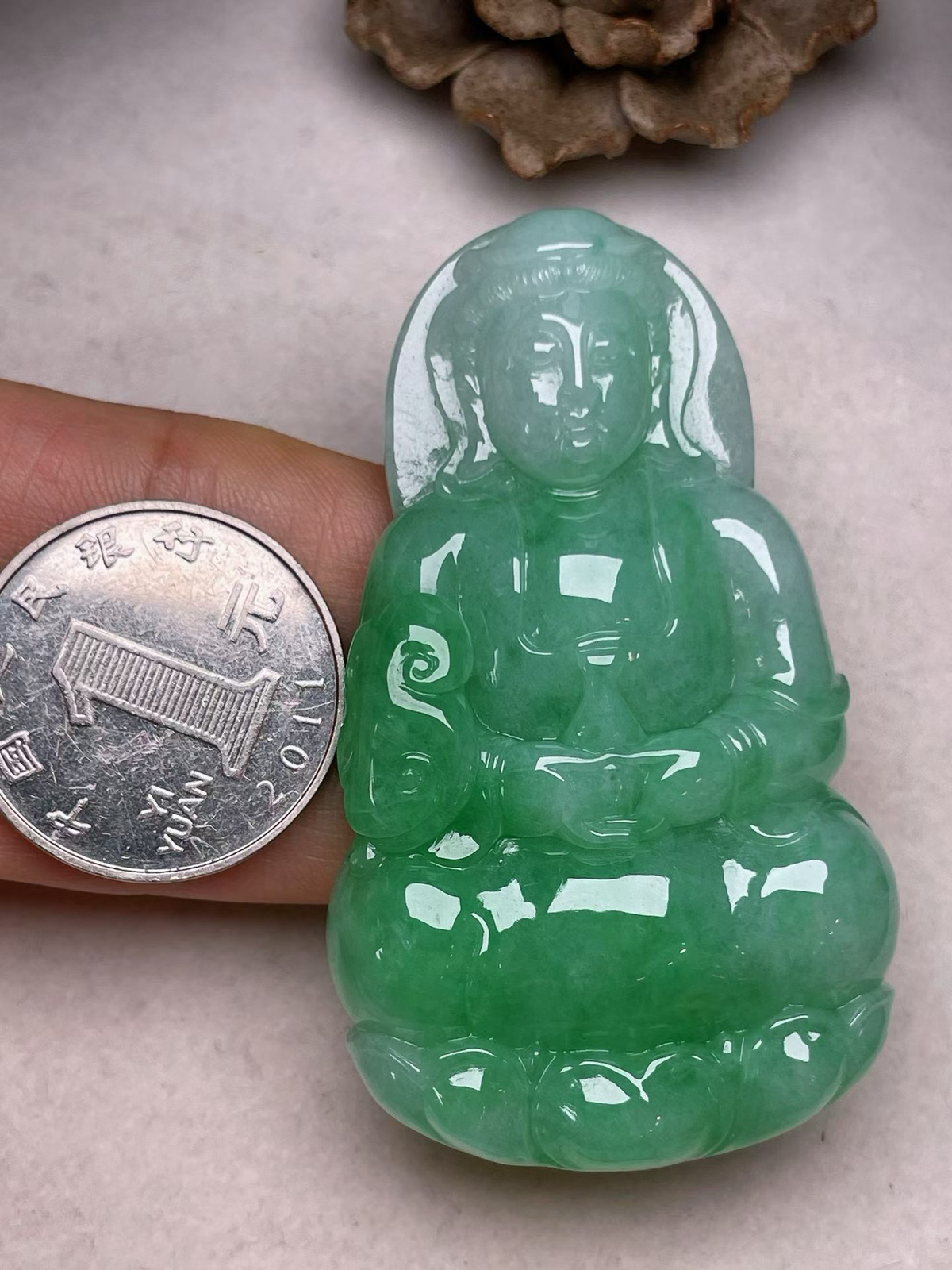 冰糯种辣色立体观音吊坠，种水好，玉质细腻 ，卖相好.