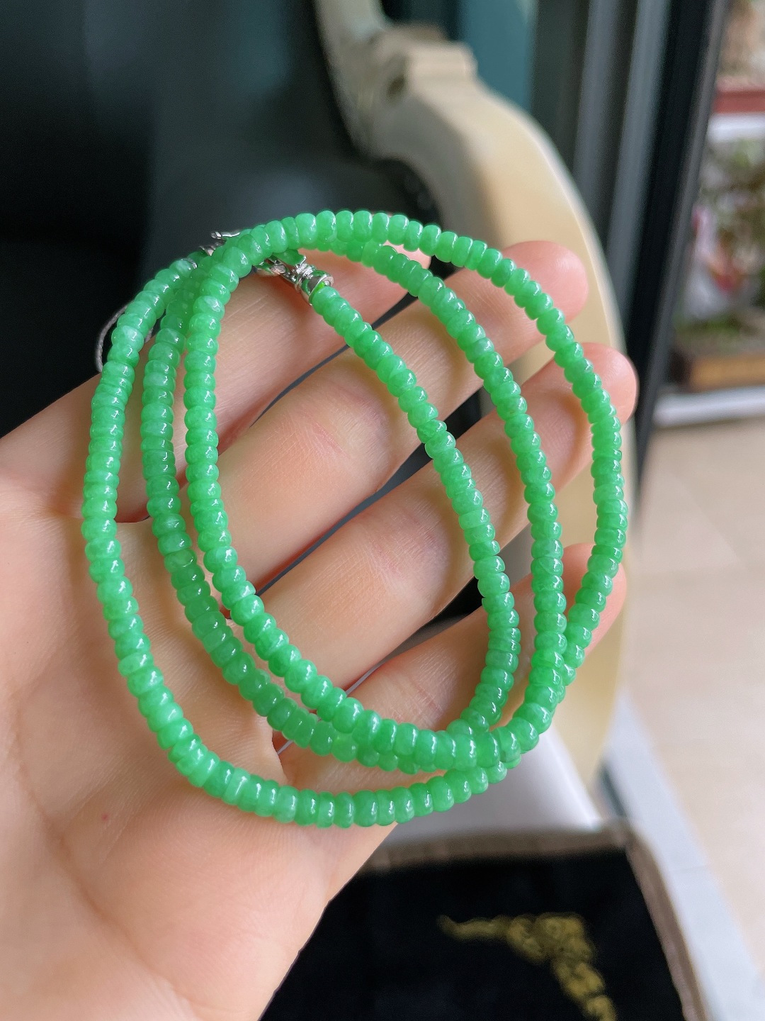 缅甸天然翡翠A货，冰满绿算盘珠珠链，尺寸：3.8mm。【编3970】