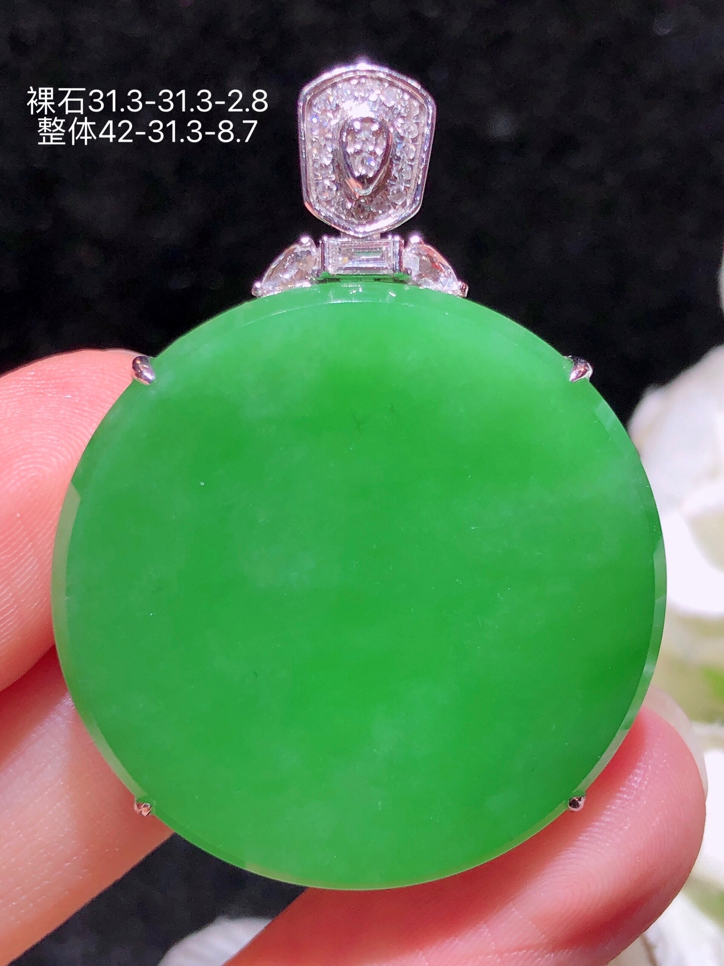 18K金镶 冰绿无事牌吊坠 无裂 水润色艳 品相饱满 配送银链苹果拍摄，实物更好看，31.3-31.