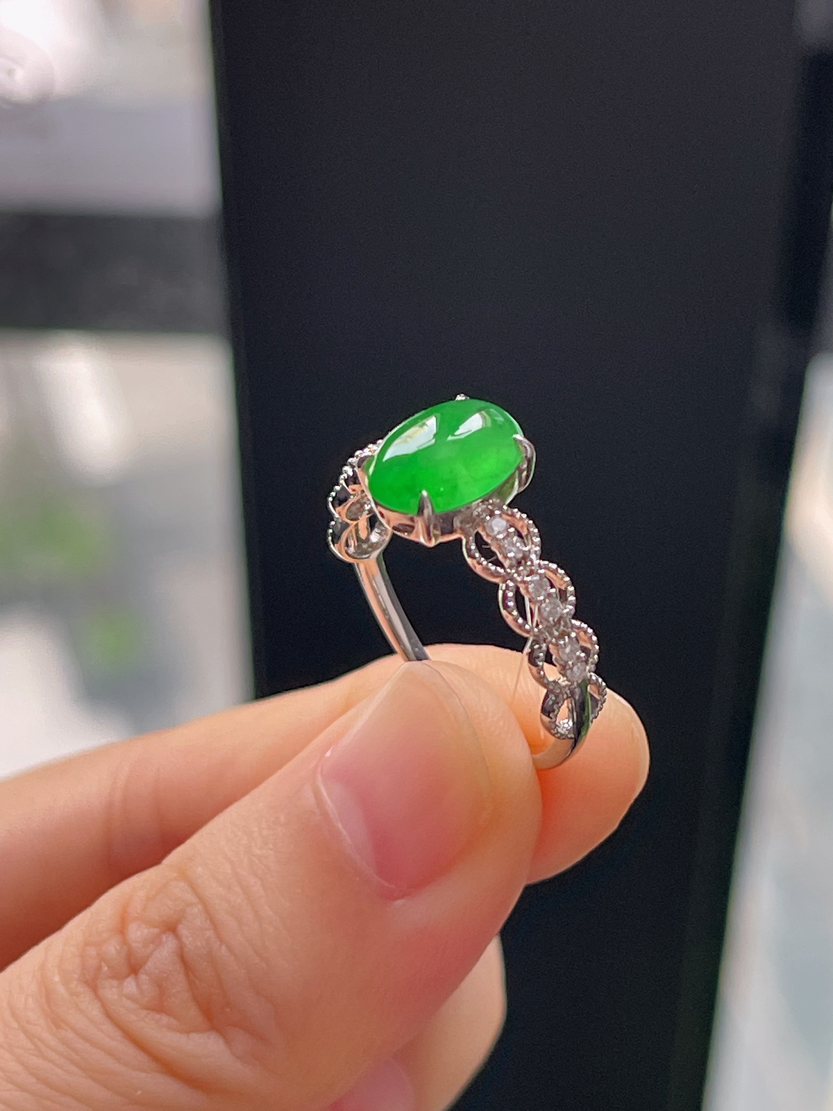 18k金 翡翠辣绿色戒指