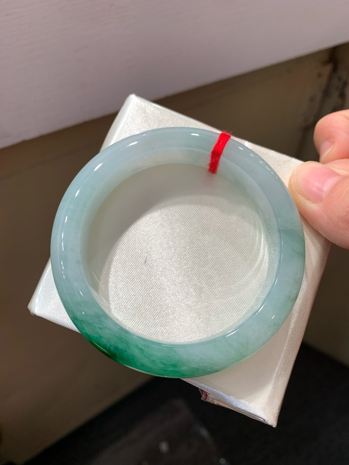 尺寸55/12.6/9.0，带色手镯
水润细腻 清新甜美