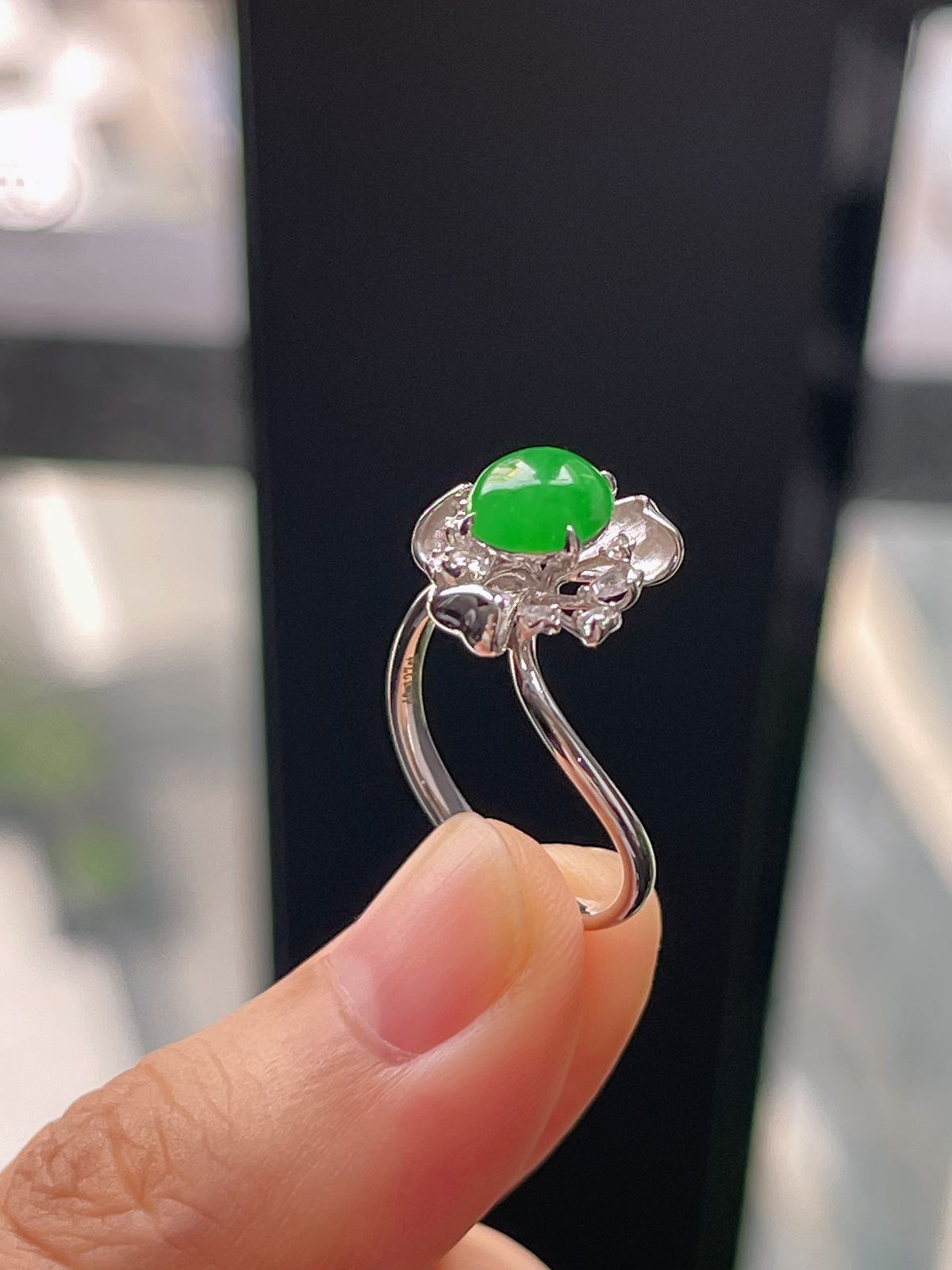 18k金 翡翠阳绿戒指