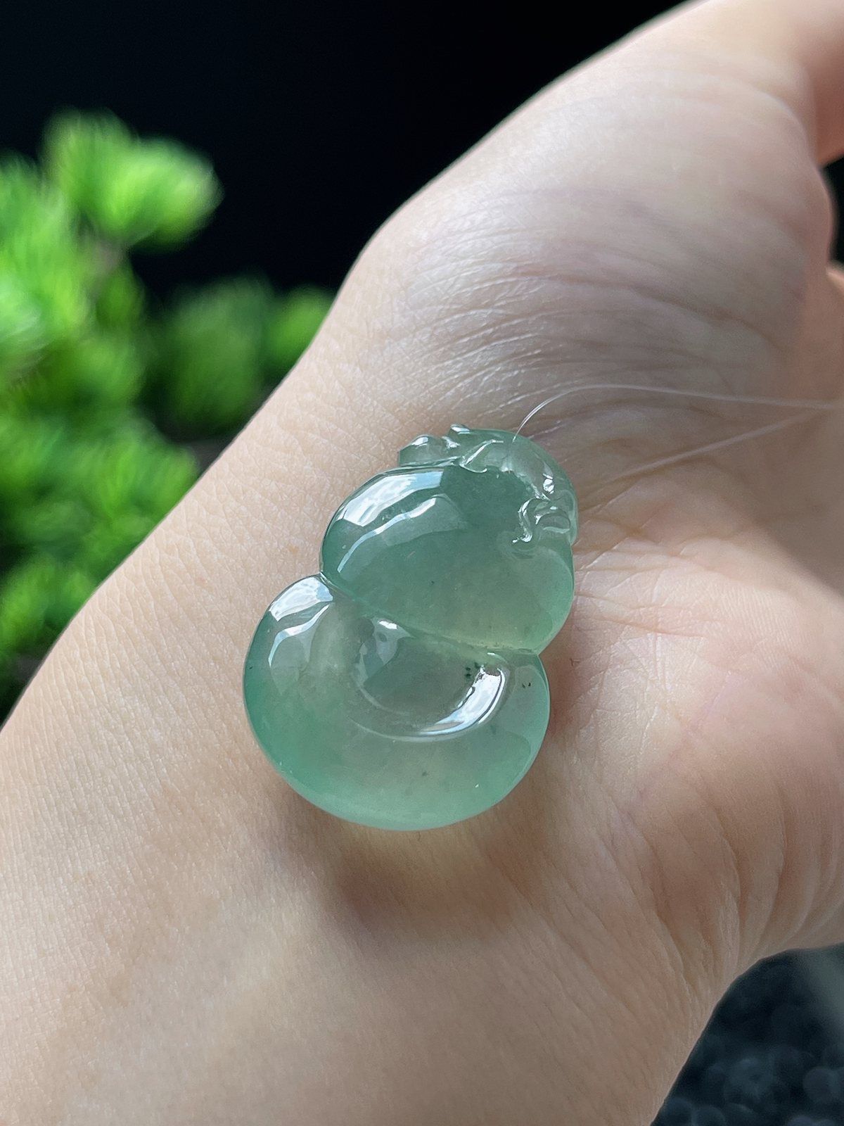 翡翠冰糯种淡绿色葫芦挂件