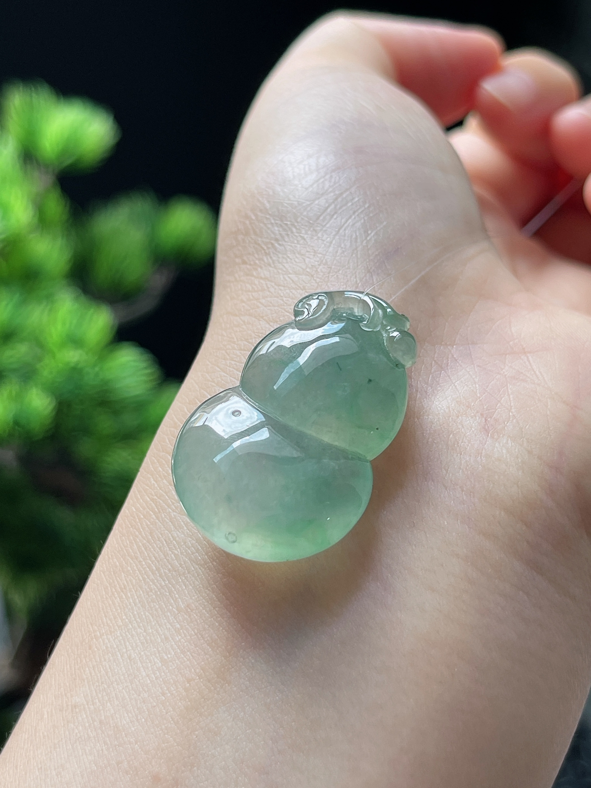 翡翠冰糯种淡绿色葫芦挂件