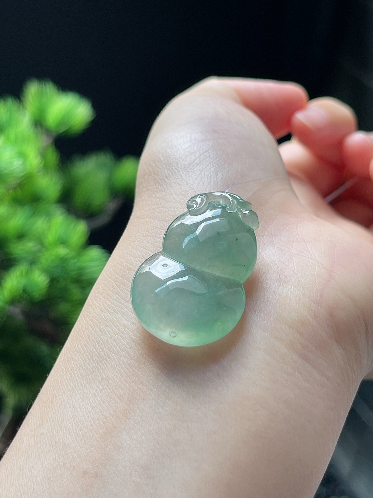 翡翠冰糯种淡绿色葫芦挂件