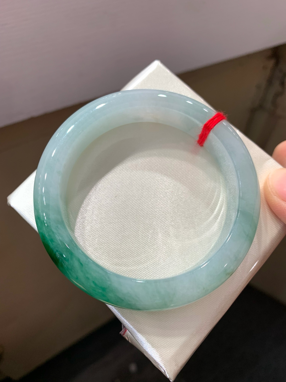 尺寸55/12.6/9.0，带色手镯
水润细腻 清新甜美