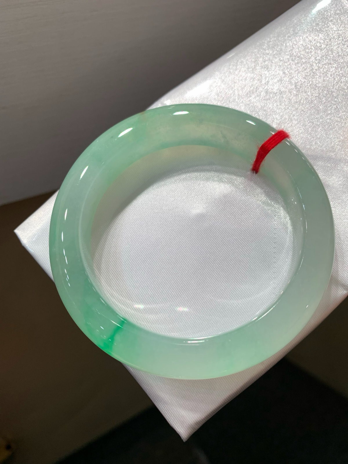 尺寸56.3/12.4/9.7，冰种带色手镯
种好水足
