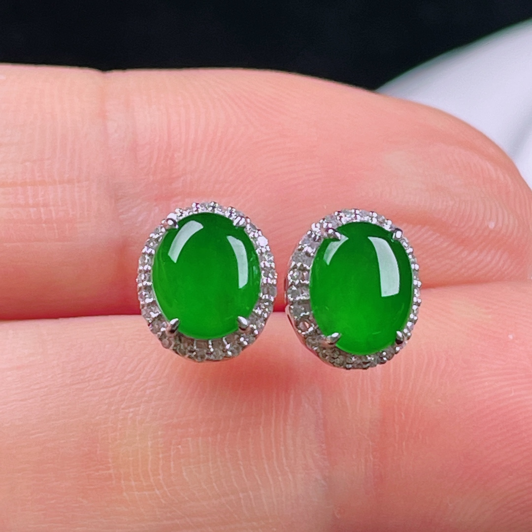 冰绿耳钉，老种起光 ，细底通透，尺寸：裸石7.3/6/2.7mm0708