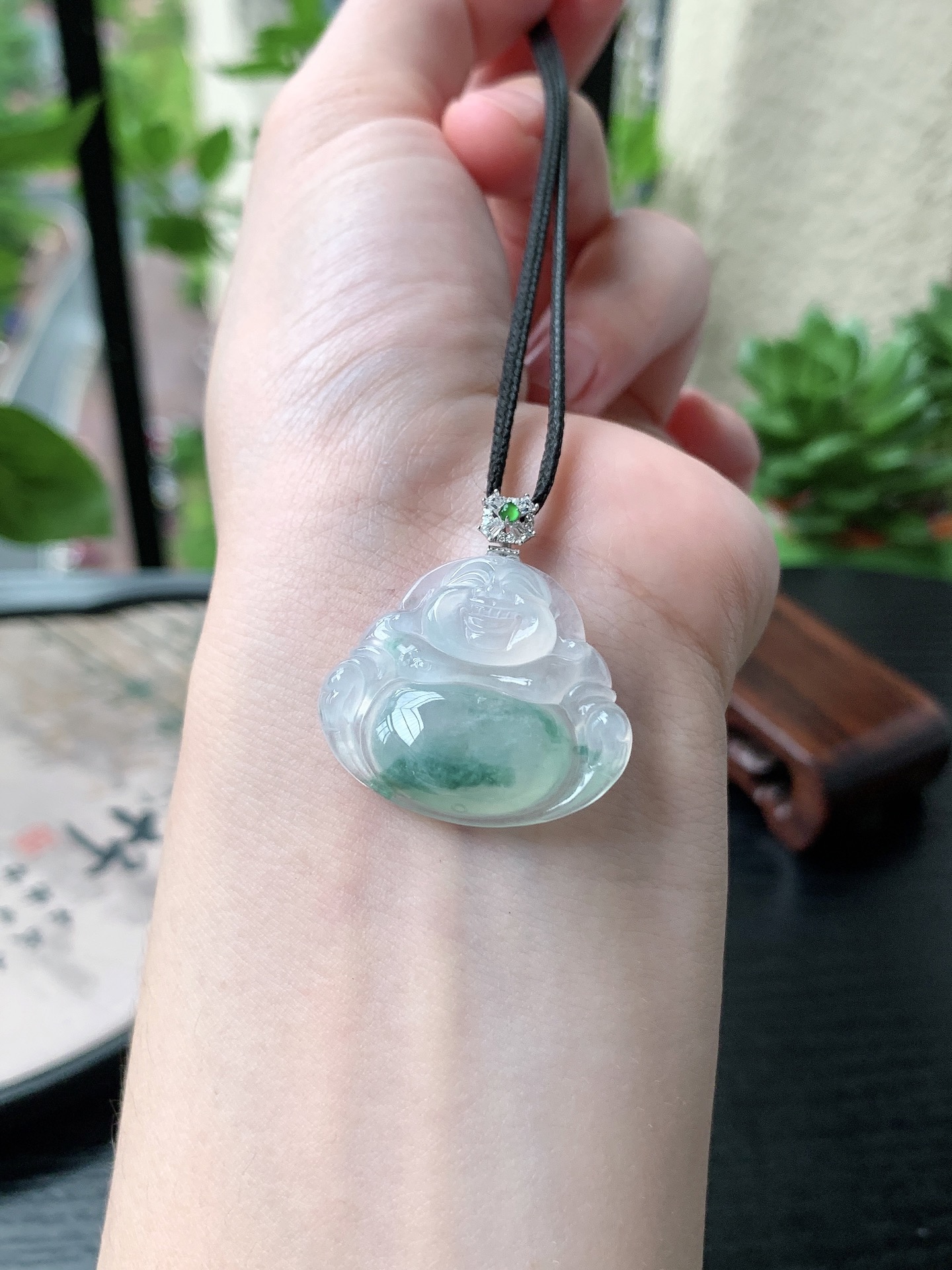 18k金镶嵌老坑冰种胶感飘花佛公吊坠 裸石尺寸:24.3-28.2-5.8mm