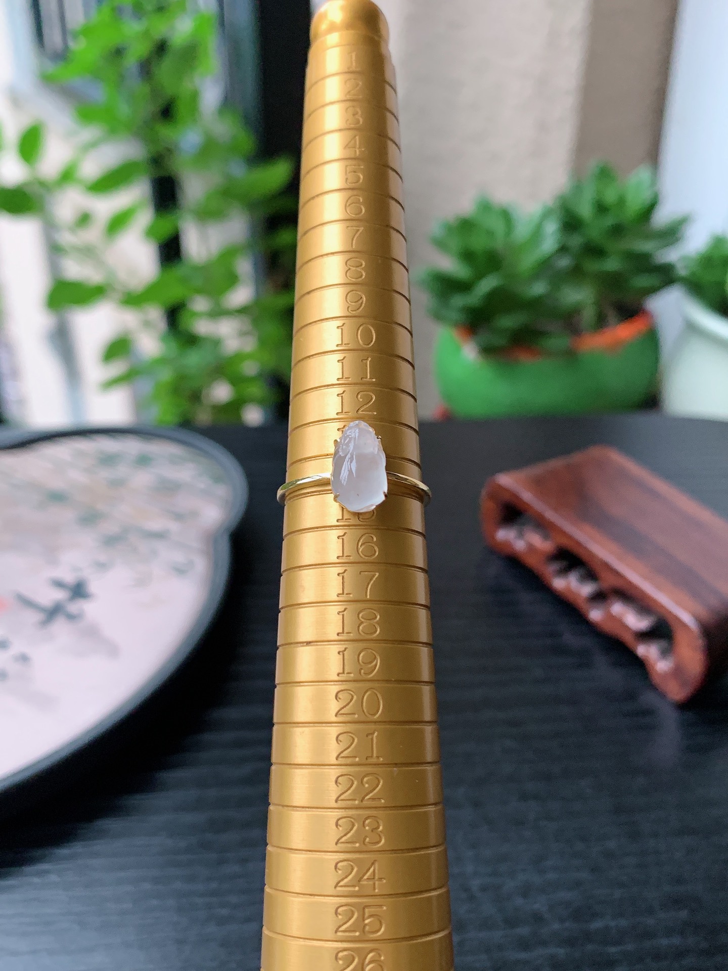18k金镶嵌老坑冰种胶感白月光貔貅戒指 裸石尺寸:9.5-6.2-5.6mm