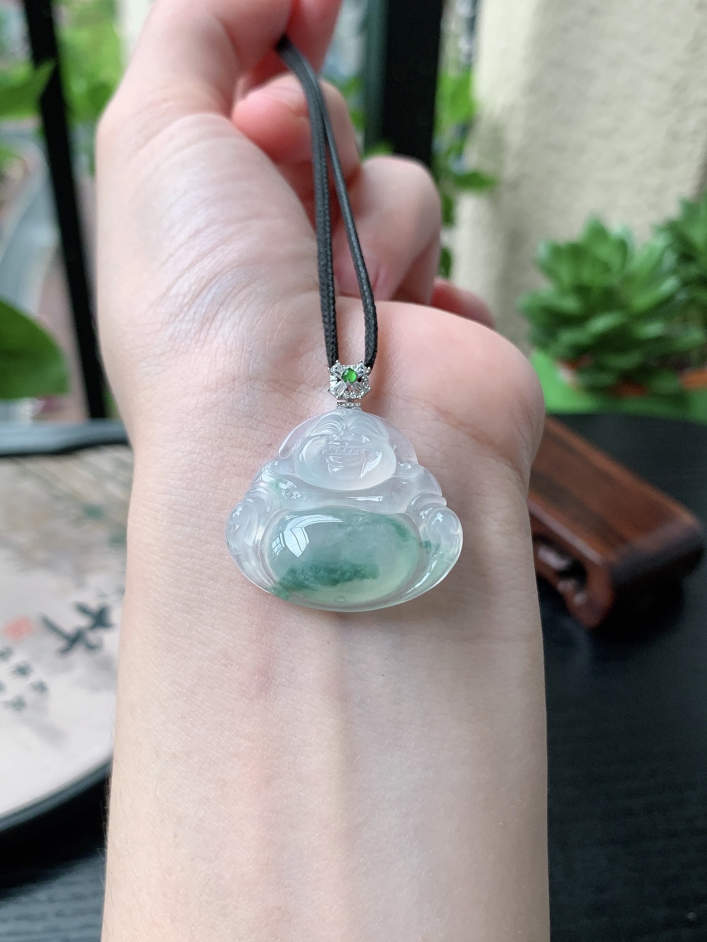 18k金镶嵌老坑冰种胶感飘花佛公吊坠 裸石尺寸:24.3-28.2-5.8mm