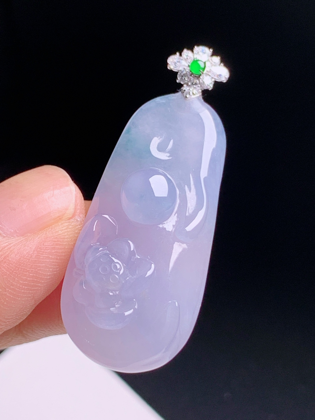 冰粉紫和和美美吊坠，胶感充盈，紫调柔和，精工雕刻意境悠然