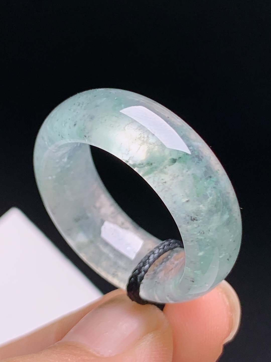 高冰乌鸡戒圈，雪花棉弥散有致，冰透澄澈，清冷质感 裸石28.7-8.6-4.6 圈口21 42