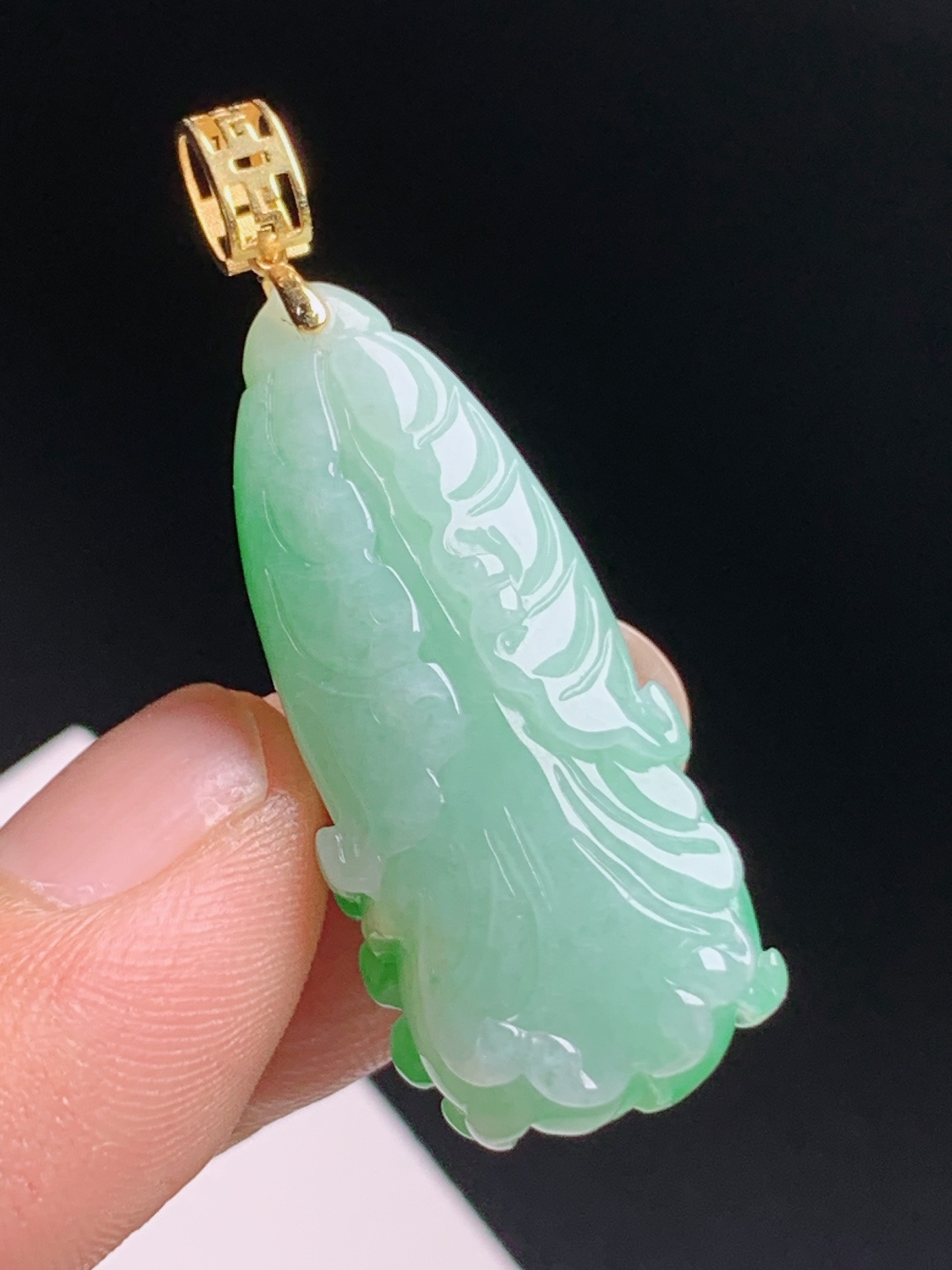 正阳绿白菜吊坠，胶感十足水头通透，雕工立体精致，福气满满 03