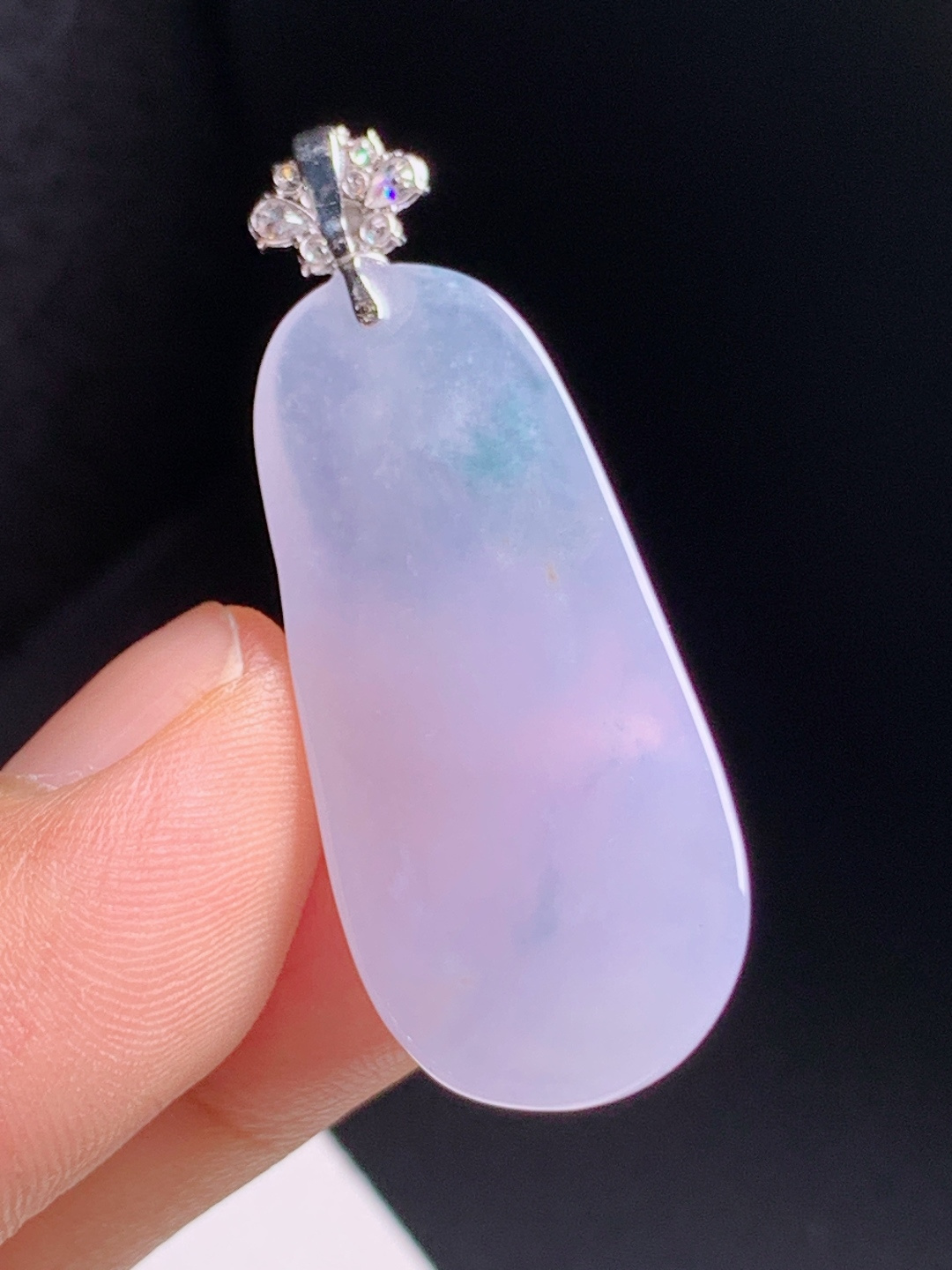 冰粉紫和和美美吊坠，胶感充盈，紫调柔和，精工雕刻意境悠然