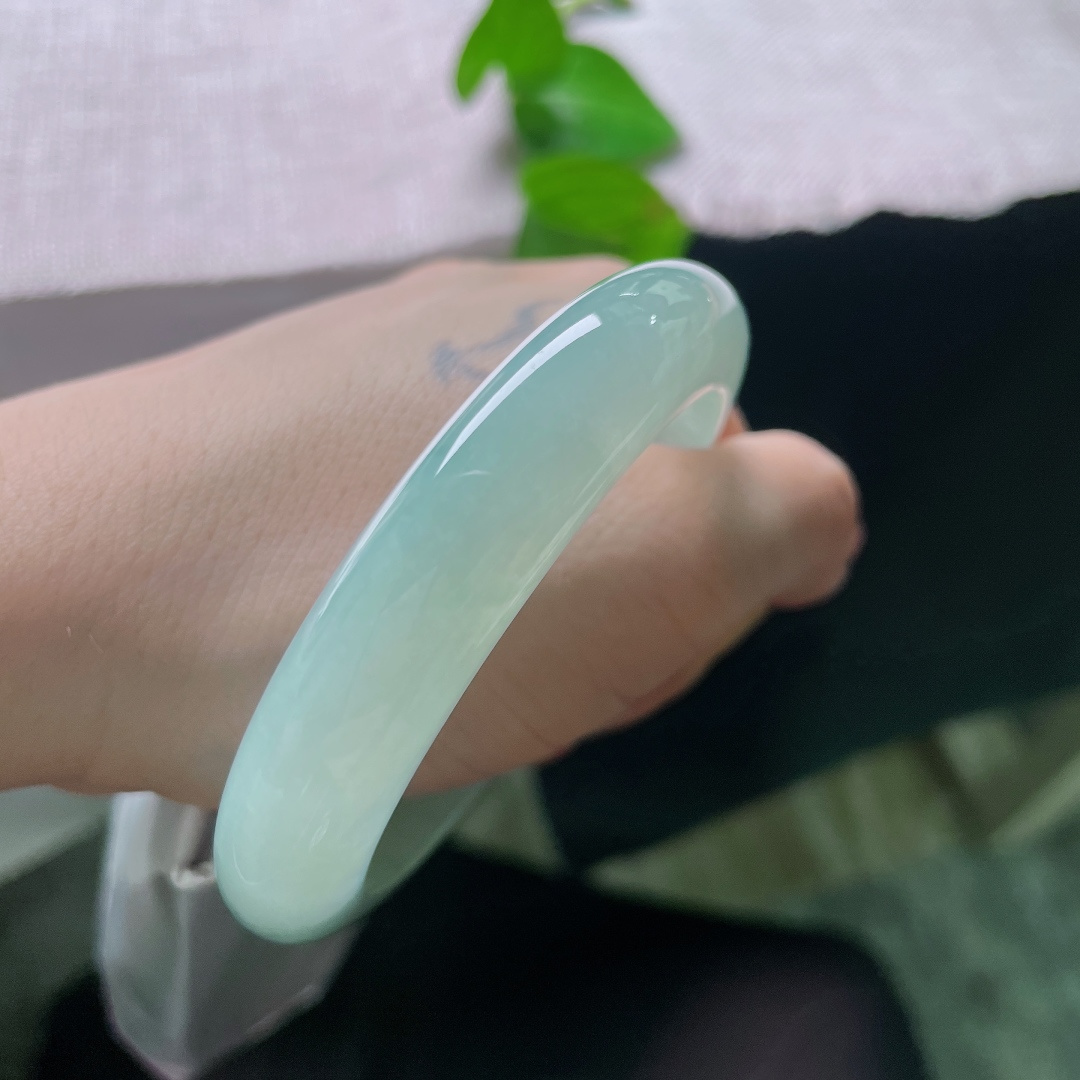 56.9/12.6/8.8，蓝底正圈，水润，细腻，优雅，甜美，耐看，雍容华贵，无裂，ss55817a