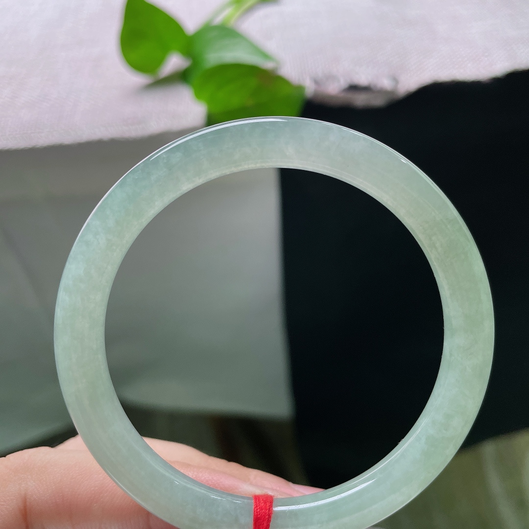 54.7/7.2，冰油圆条，叮当镯，皮纹，水光澄澈上手冰爽，清透素雅自带凉意。ss55874a。