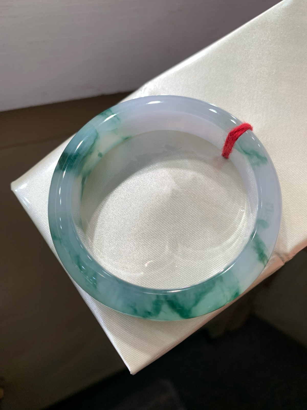 尺寸53.3/13.8/8.5，冰飘花手镯
种好水润 清新甜美