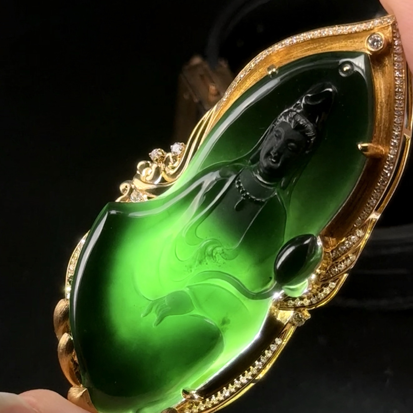 精品墨翠自在观音 种好色正 黑度极好 打灯通透 油性十足 重金豪镶，14.5-35.5-11.5