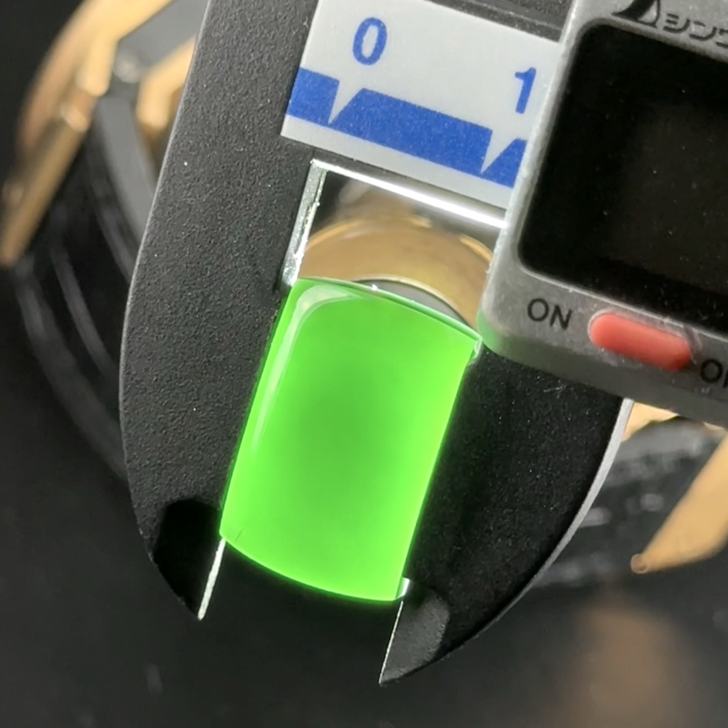 精品墨翠马鞍裸石戒面 种好色正 黑度极好 打灯通透 油性十足