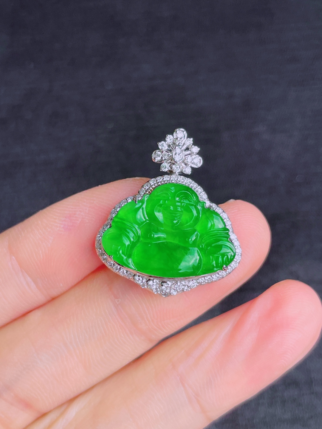 ️绿佛公吊坠，晶莹剔透，新颖时尚，无裂