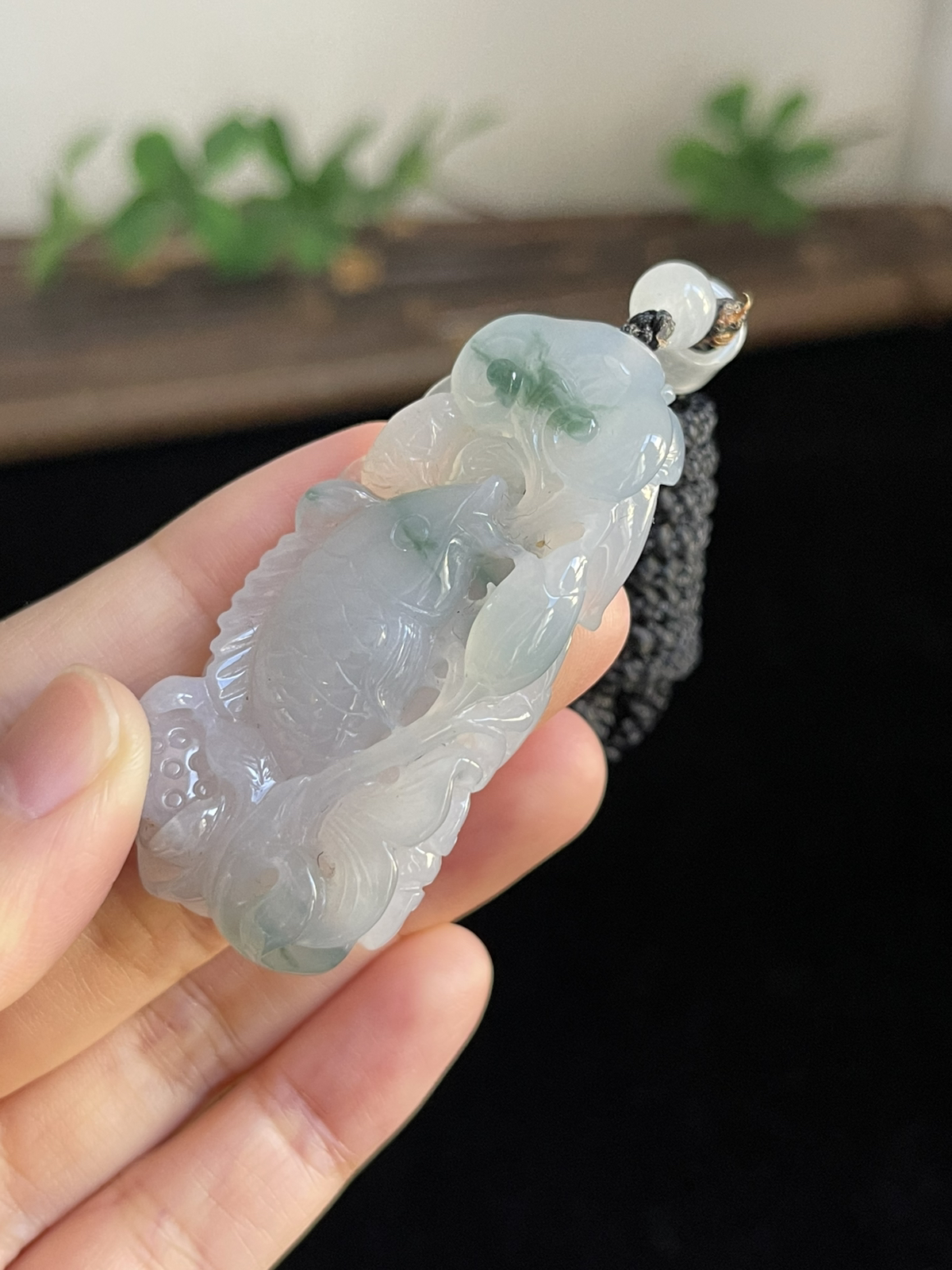 翡翠冰糯种飘花吊坠，配珠未测