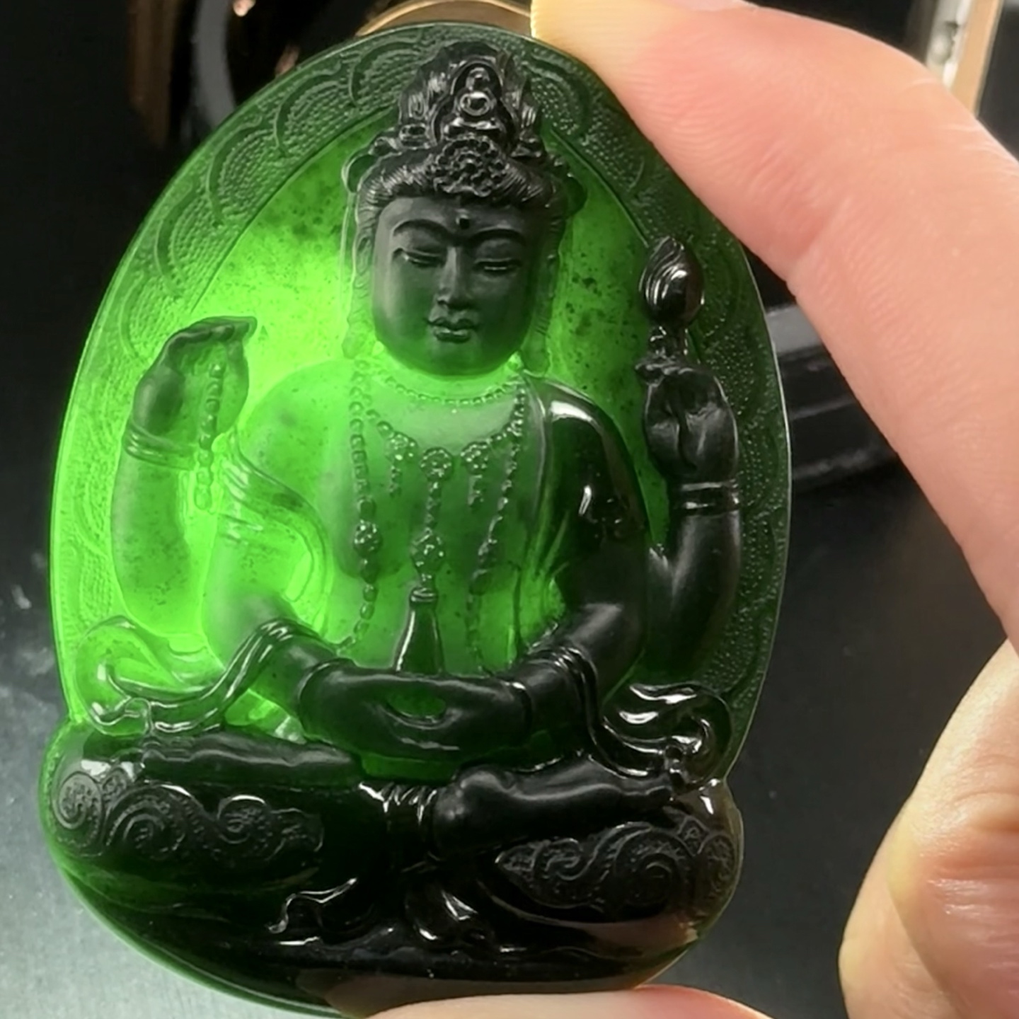 精品墨翠观音 种好色正 黑度极好 打灯通透 油性十足 厚桩大气 性比超高