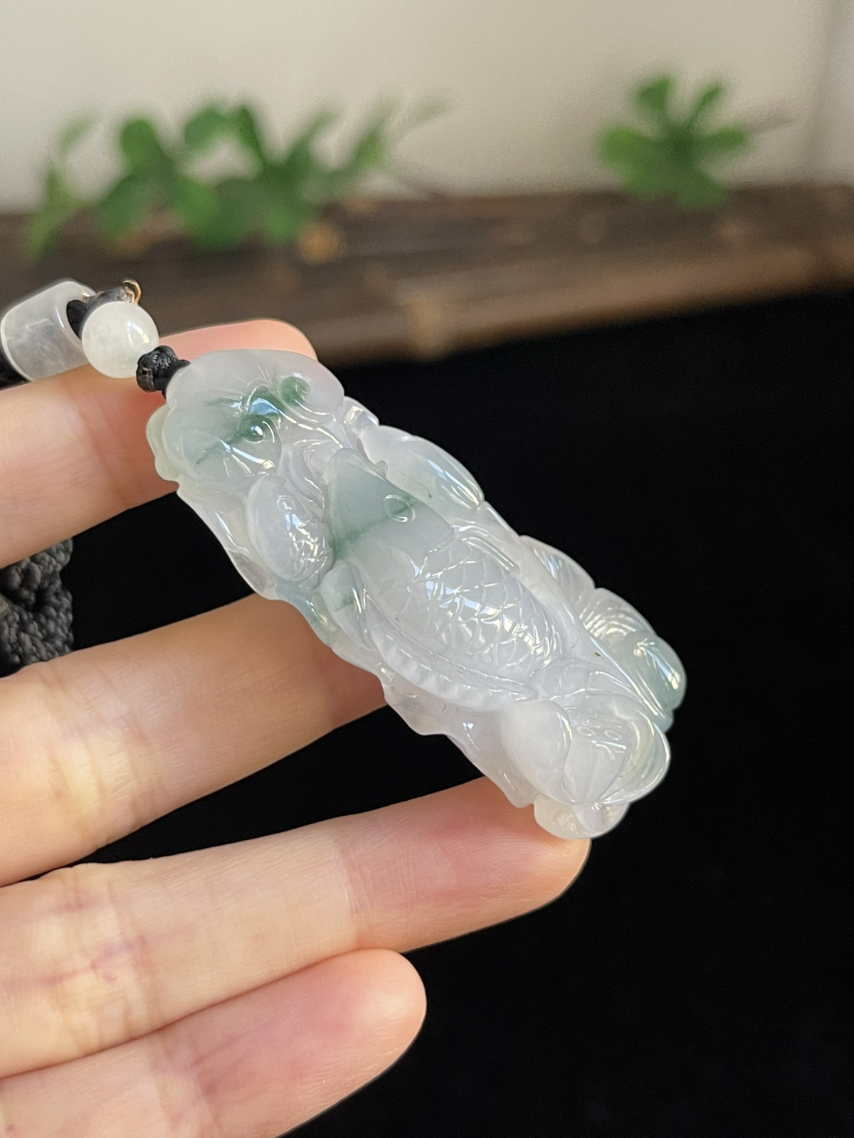 翡翠冰糯种飘花吊坠，配珠未测