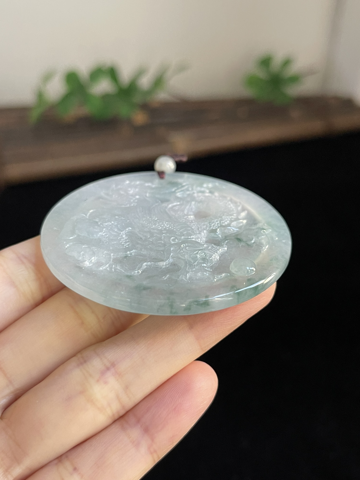 翡翠冰糯种吊坠，配珠未测