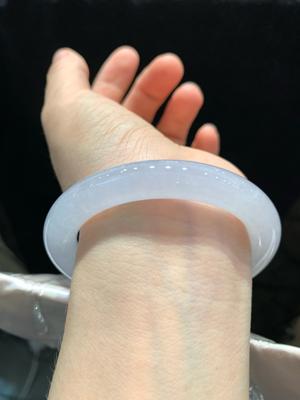 尺寸54.7/9.6，冰圆条手镯
水润细腻 清新甜美