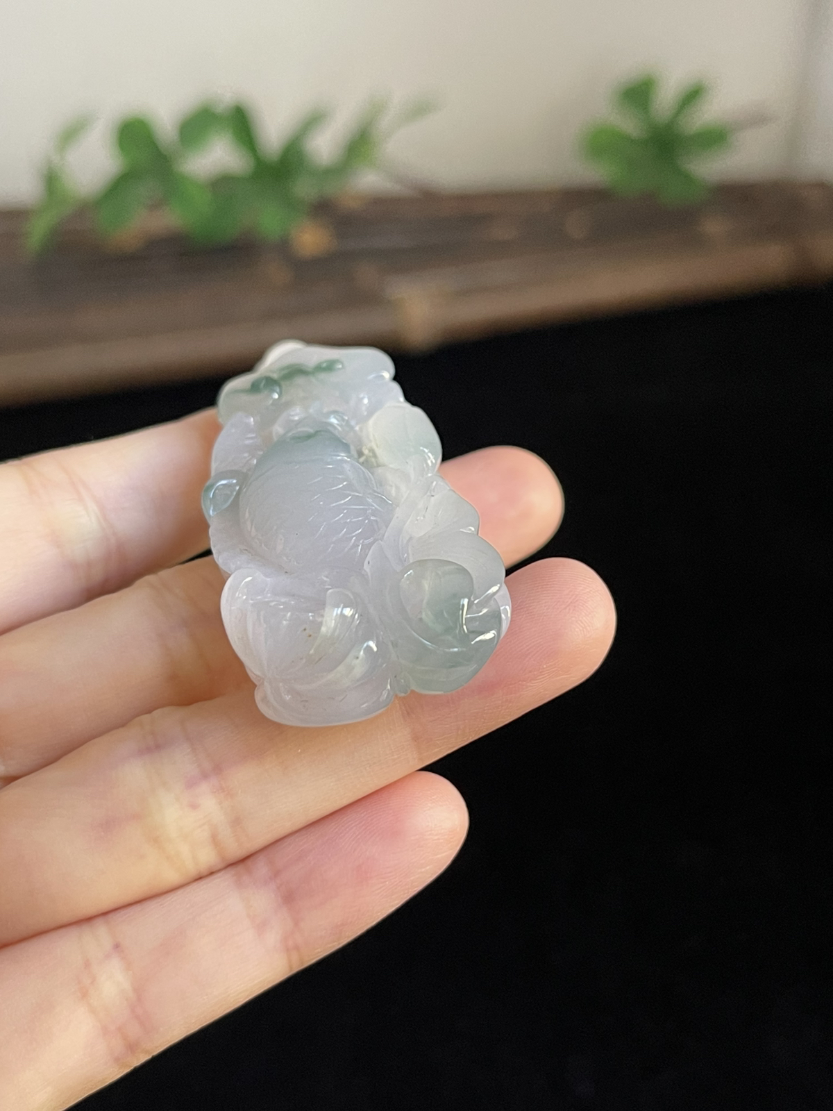 翡翠冰糯种飘花吊坠，配珠未测