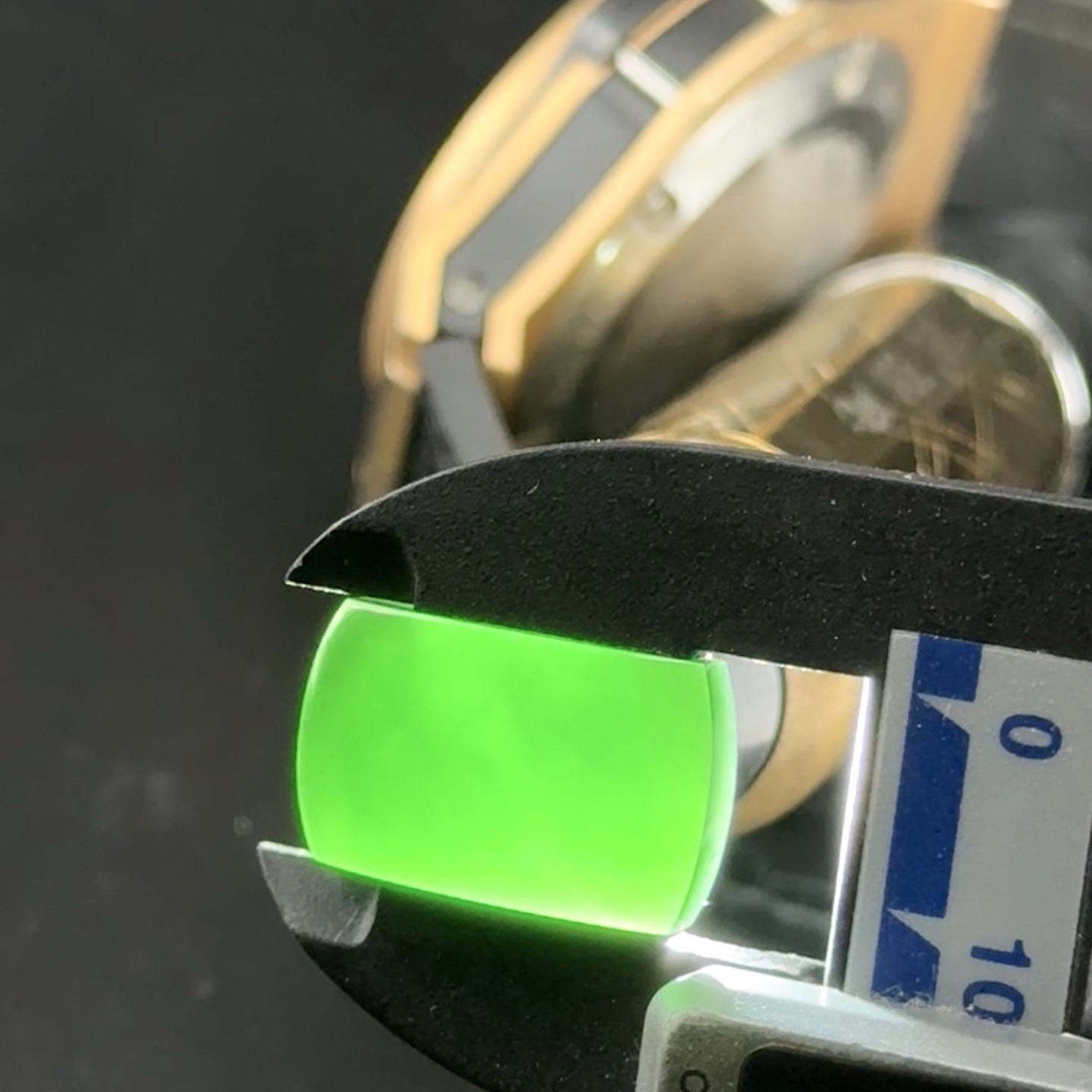 精品墨翠马鞍裸石戒面 种好色正 黑度极好 打灯通透 油性十足