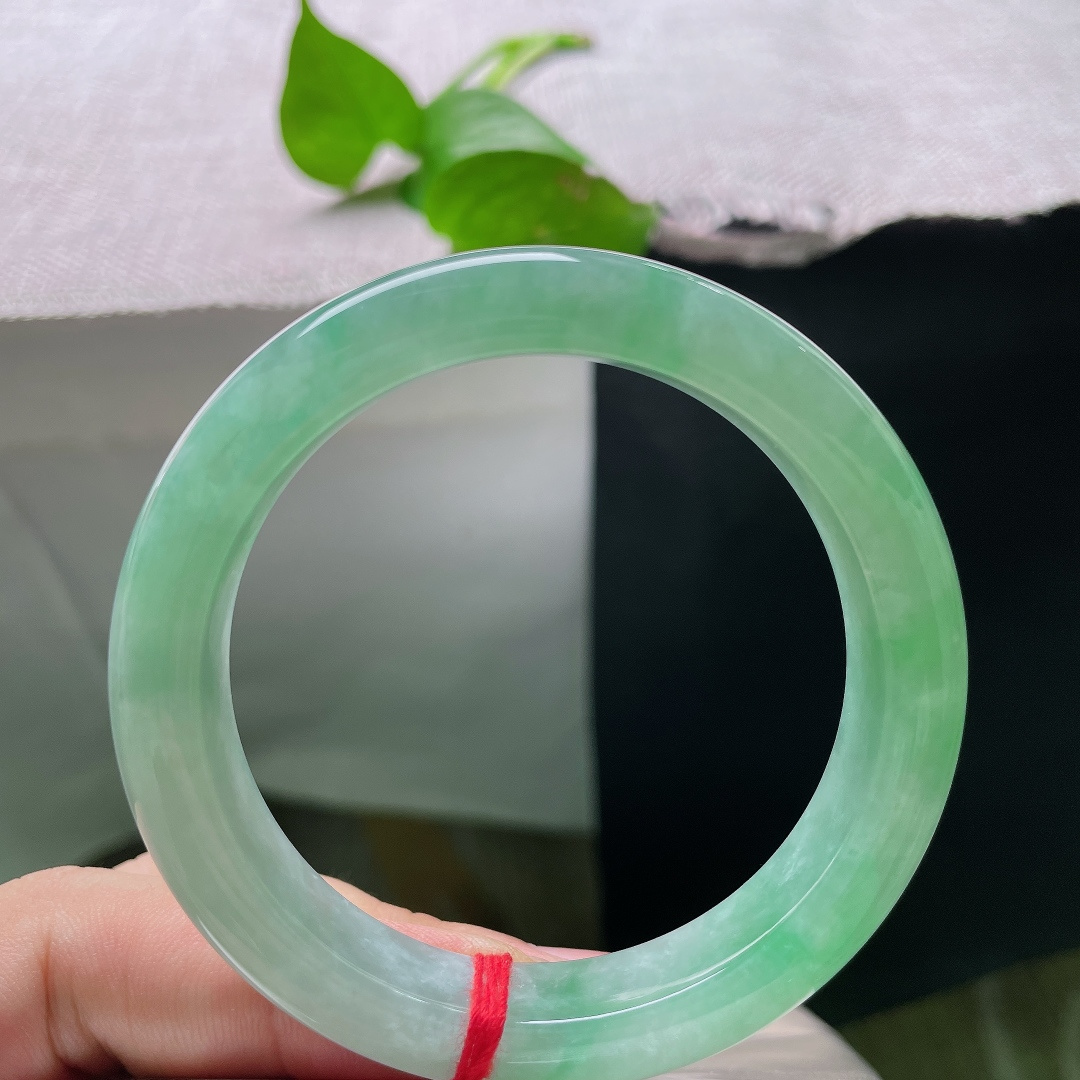 绿底正圈，青翠欲滴，种老，水头好，灿若盛夏，晶体，55840a