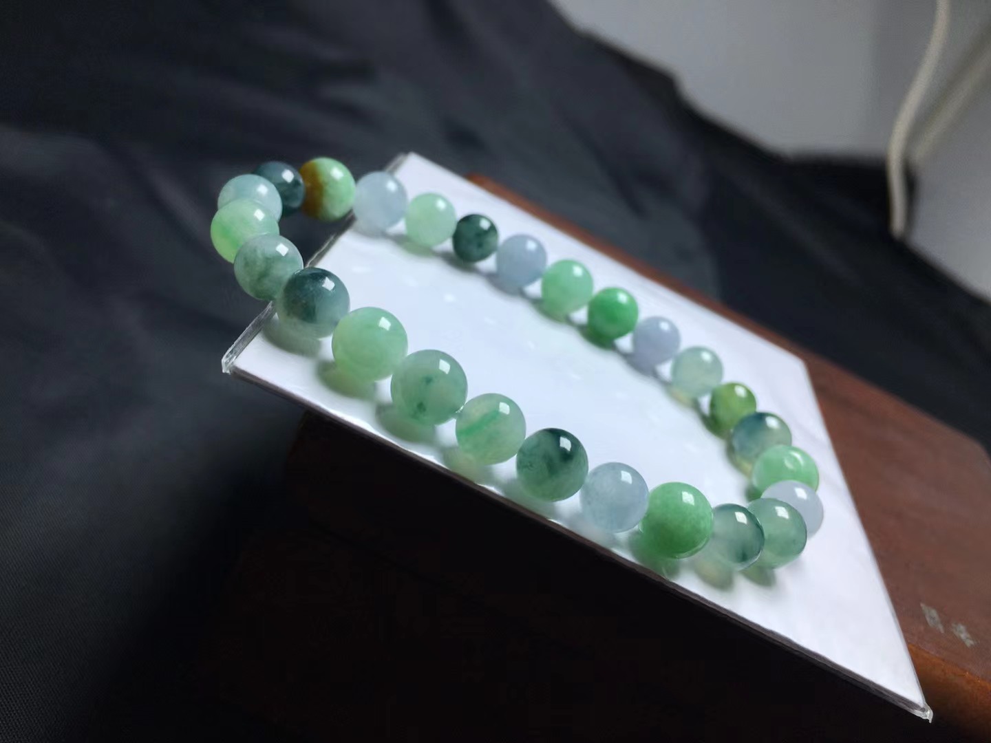 ️ 冰种飘花手串，卡6.7～7.4mm，26颗，种好，玉质细腻，均匀