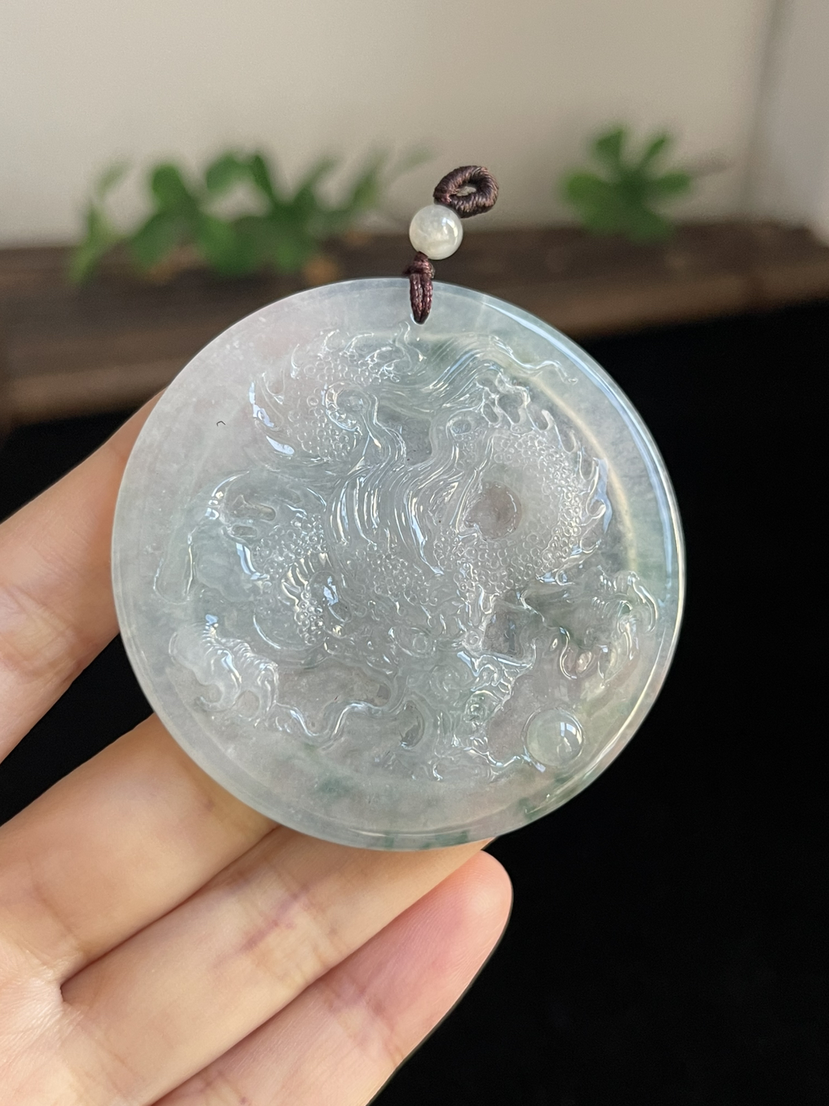 翡翠冰糯种吊坠，配珠未测