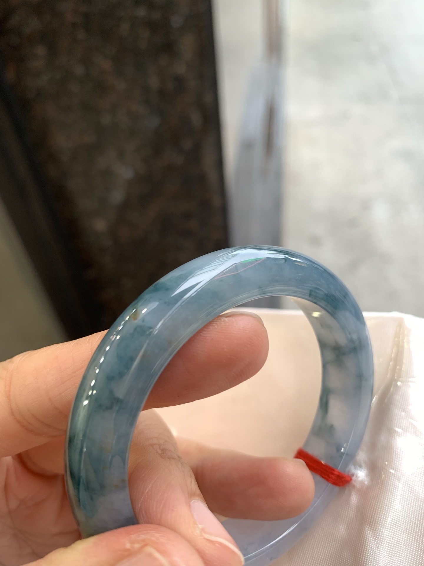 正圈蓝紫飘花带黄翡 有纹 尺寸：51/11.3/8.3 小圈口