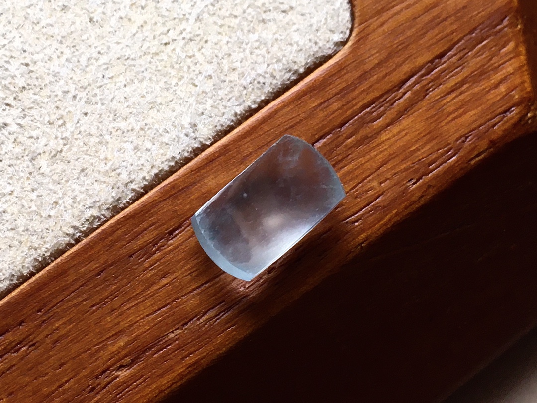 ️ 玻璃种马鞍 种水，冰透感十足，尺寸10*5.8*3.2