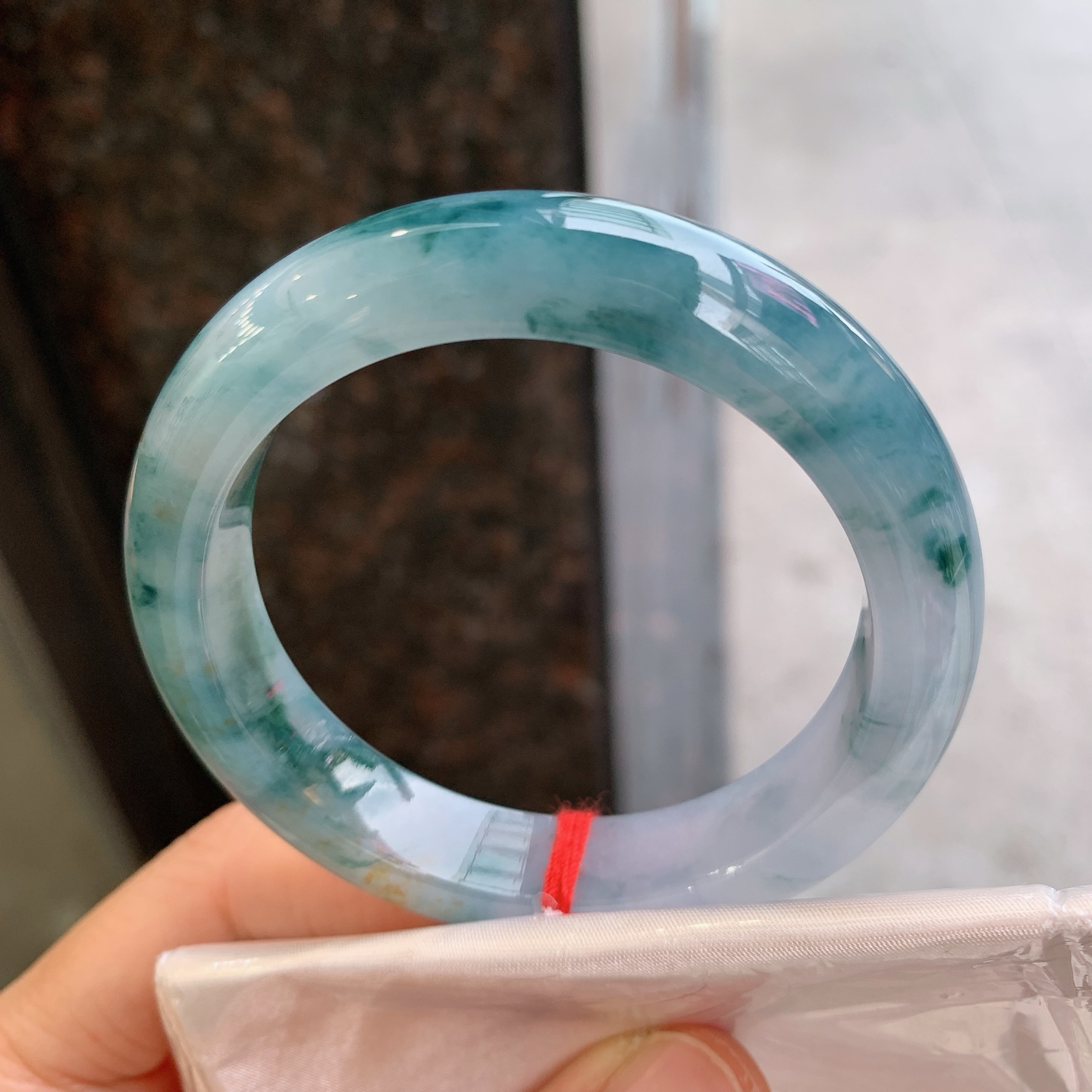 正圈蓝紫飘花带黄翡 有纹 尺寸：51/11.3/8.3 小圈口