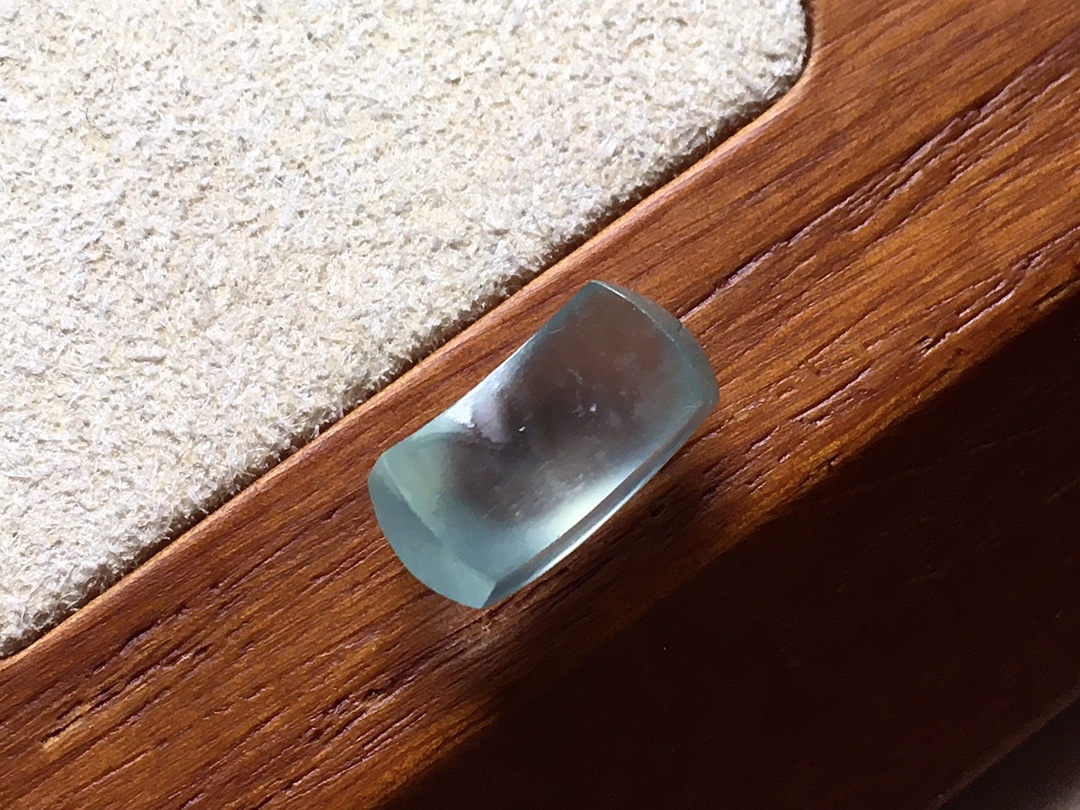 ️ 玻璃种底色马鞍 底色清新漂亮，冰透起光感，尺寸12.6*5.8*5