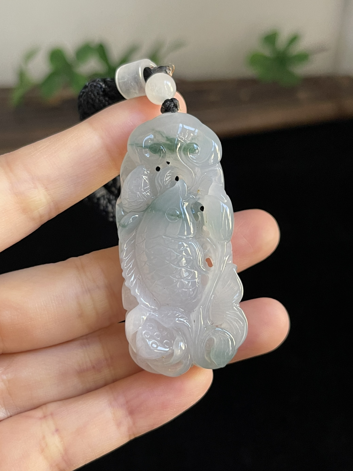 翡翠冰糯种飘花吊坠，配珠未测